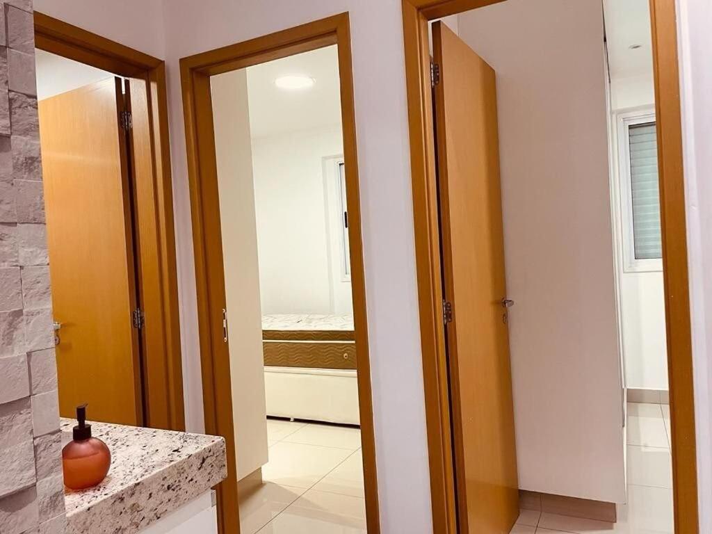 2 Qts.| 4 Hosp. | Ao Lado Do Goiania Shopping Apartment Bagian luar foto