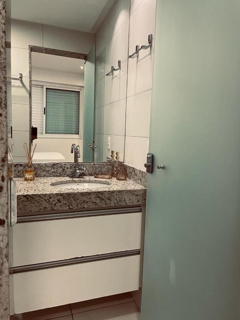 2 Qts.| 4 Hosp. | Ao Lado Do Goiania Shopping Apartment Bagian luar foto